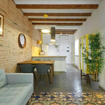 64 Apartment In A Typical Barcelona'S Old Building ภายนอก รูปภาพ