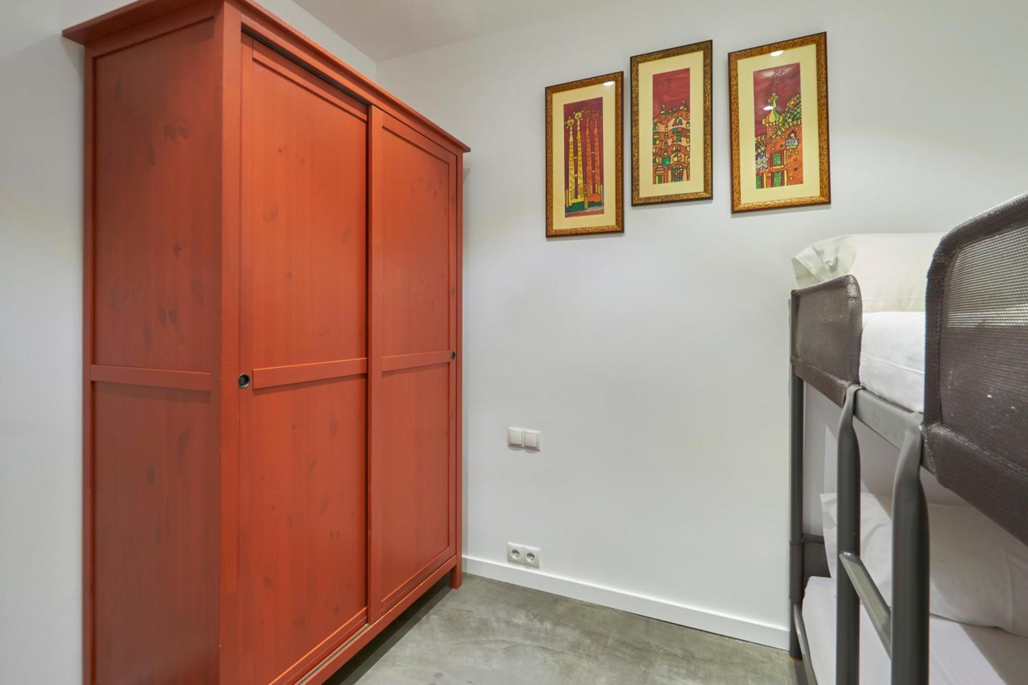 64 Apartment In A Typical Barcelona'S Old Building ภายนอก รูปภาพ