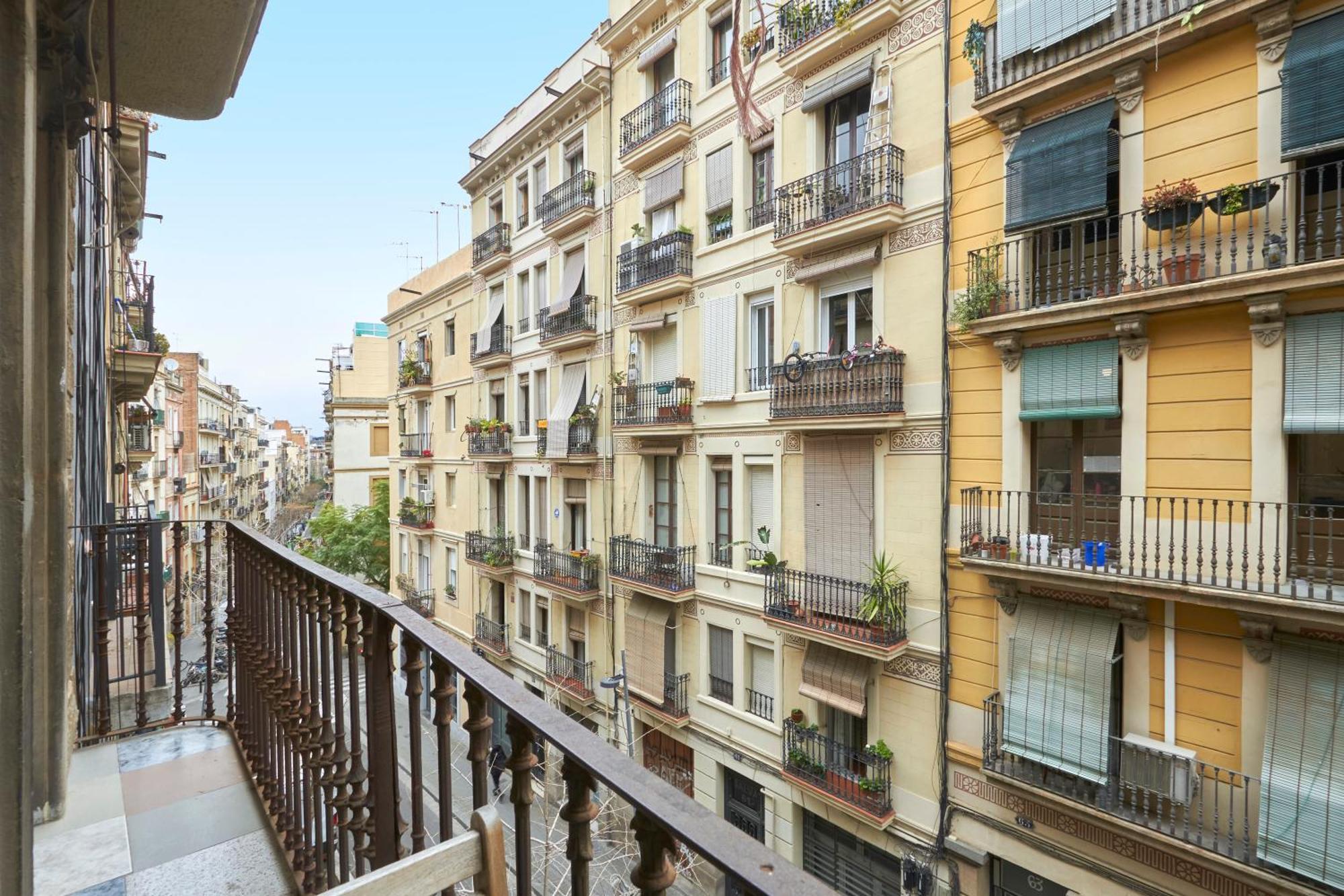 64 Apartment In A Typical Barcelona'S Old Building ภายนอก รูปภาพ